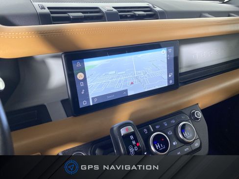 Used 2023 Land Rover Defender 90 X-Dynamic SE image 4