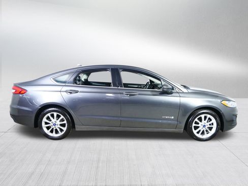 Used 2019 Ford Fusion SE image 8