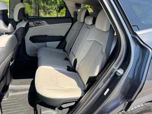 Used 2023 Kia Sportage EX FWD image 19