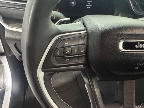 Used 2024 Jeep Grand Cherokee Limited w/ Luxury Tech Group II AWD/4WD image 6