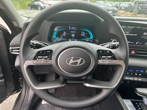 New 2026 Hyundai Elantra Hybrid FWD image 13