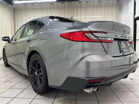 Used 2025 Toyota Camry SE w/ Convenience Package image 9