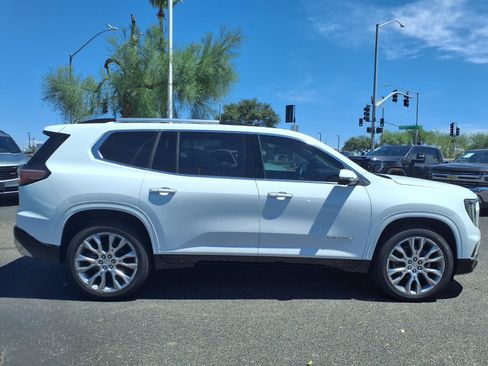 Used 2026 GMC Acadia Denali FWD image 4