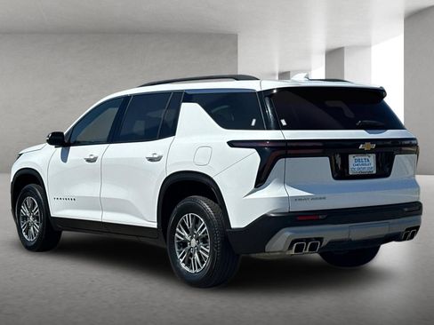 Used 2025 Chevrolet Traverse LT FWD image 6