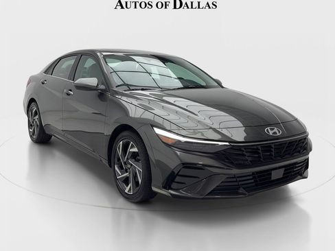 Used 2025 Hyundai Elantra Limited FWD image 2
