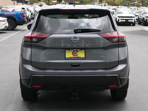 Used 2024 Nissan Rogue SV FWD image 5