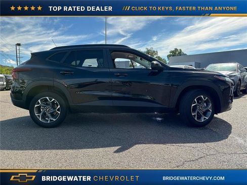 Used 2024 Chevrolet Trax LT w/ Driver Confidence Package FWD image 12