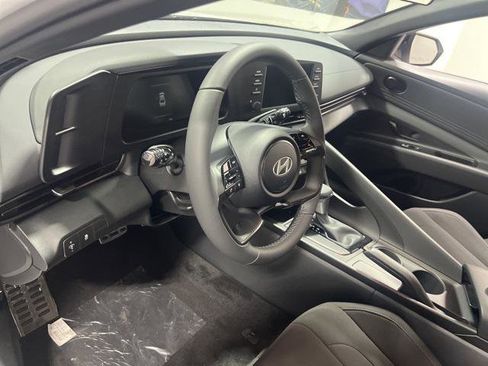 New 2025 Hyundai Elantra Sport image 9