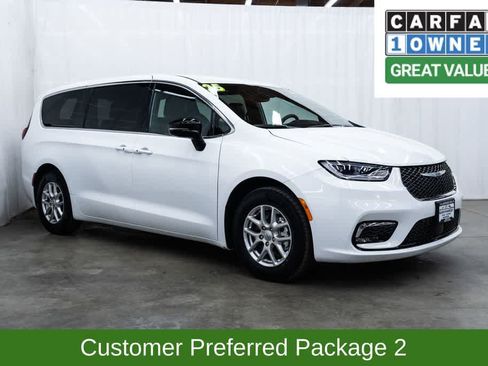 Used 2025 Chrysler Pacifica Select FWD image 1