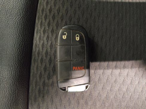 Used 2022 Jeep Compass Latitude AWD/4WD image 32