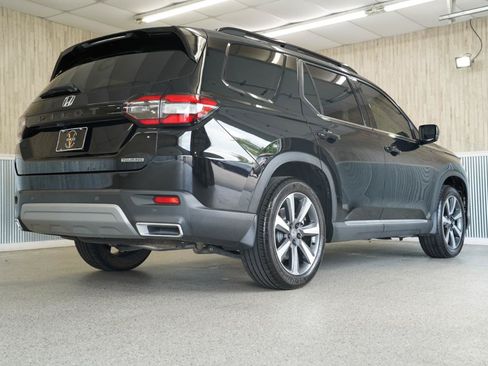 Used 2025 Honda Pilot Touring image 10