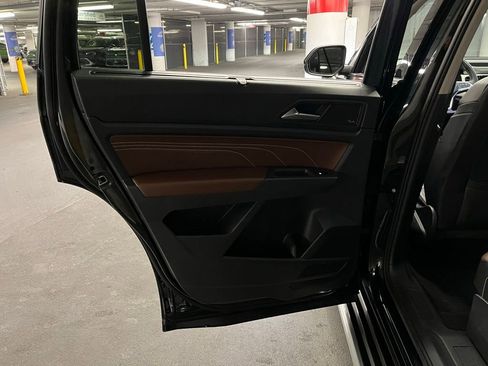 Used 2021 Volkswagen Atlas SEL Premium image 21