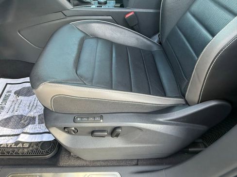 Used 2022 Volkswagen Atlas SEL Premium image 16