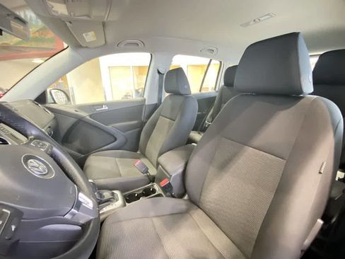 Used 2017 Volkswagen Tiguan Limited w/ Premium Package image 14