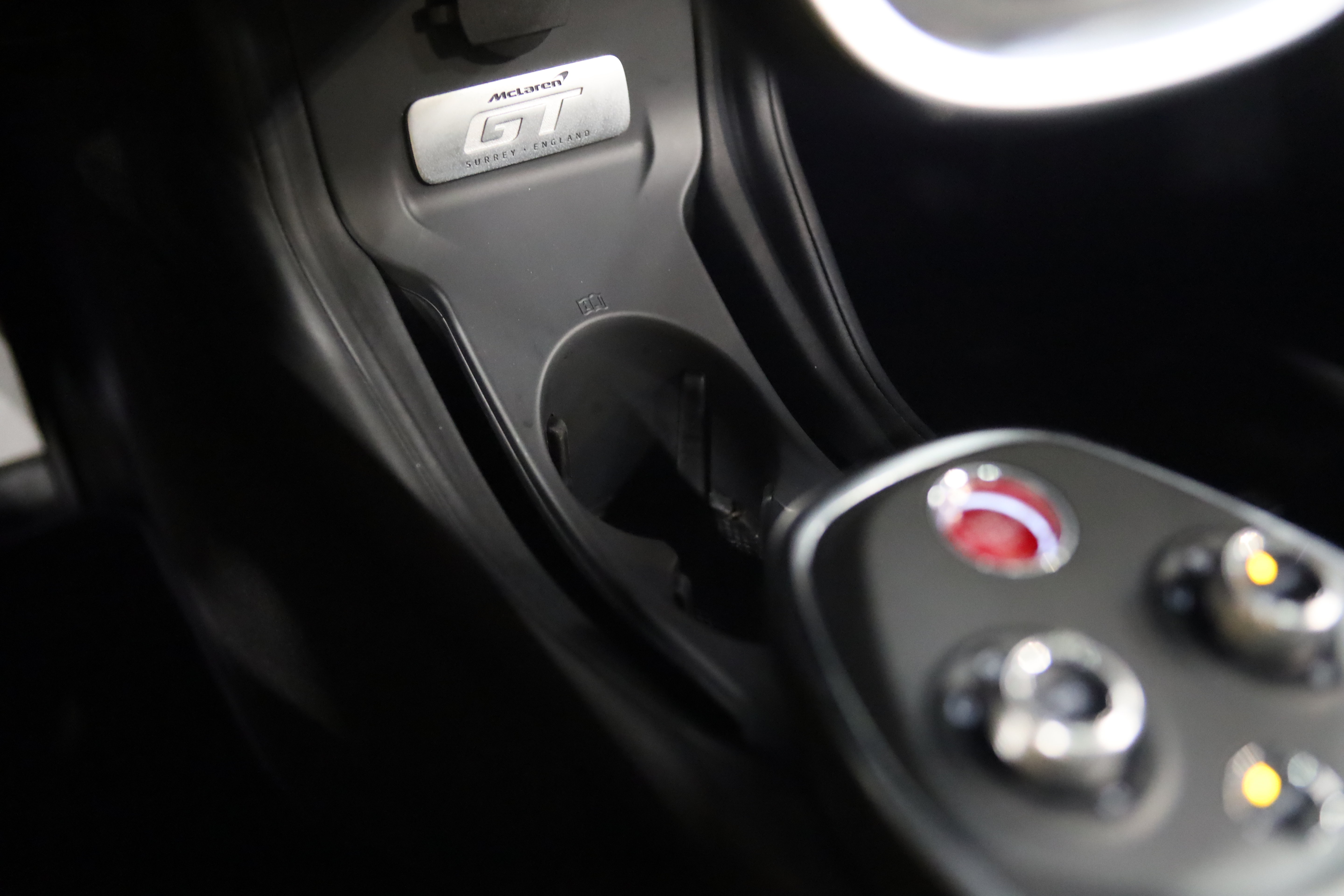 Used 2023 McLaren GT RWD image 32