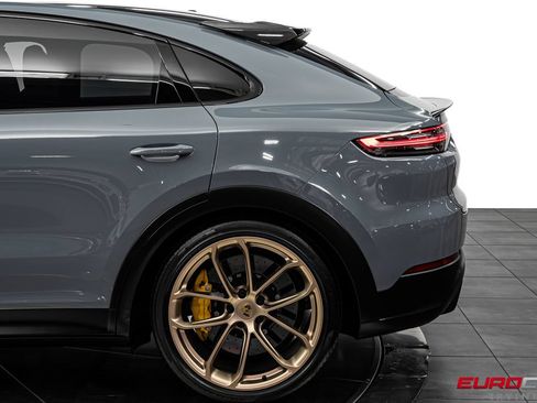 Used 2022 Porsche Cayenne Turbo GT AWD/4WD image 18