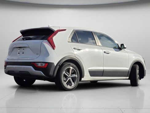 Used 2023 Kia Niro LX image 19