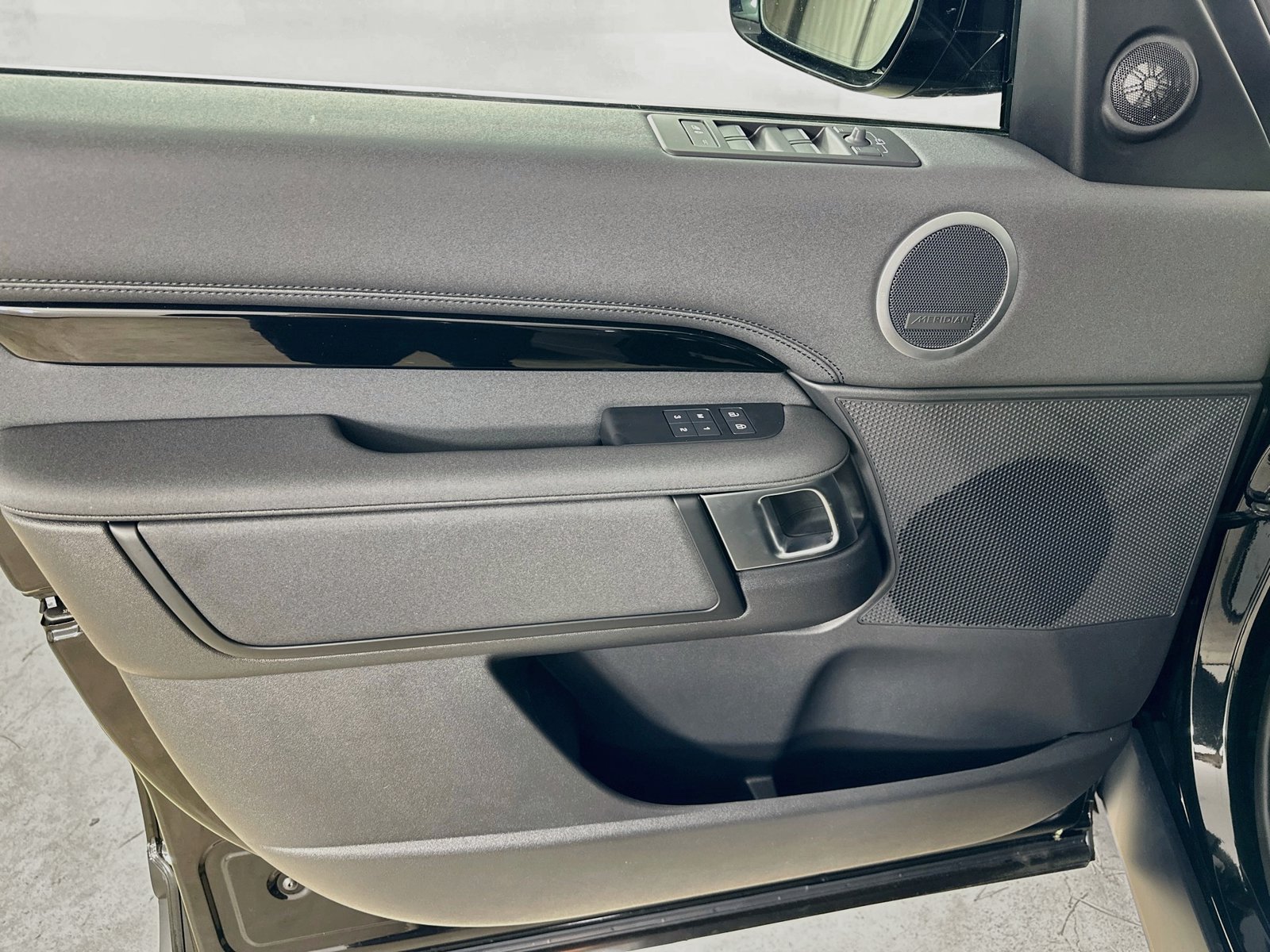 New 2026 Land Rover Discovery S AWD/4WD image 16