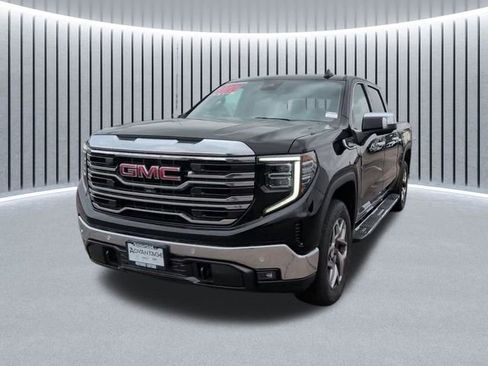 Used 2022 GMC Sierra 1500 SLT w/ SLT Premium Plus Package AWD/4WD image 14