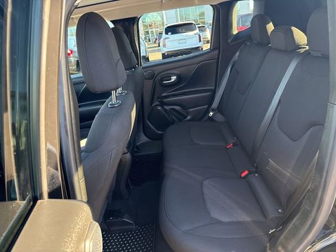 Used 2023 Jeep Renegade Latitude w/ Sun & Fun Group image 20