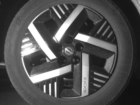 Used 2025 Nissan Kicks SV image 13