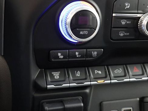 Used 2022 GMC Sierra 3500 Denali image 8