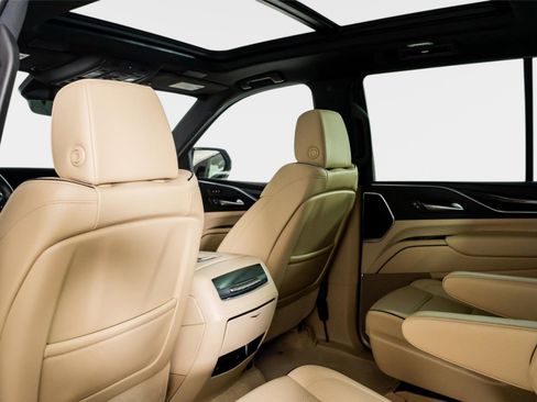 Used 2023 Cadillac Escalade Premium Luxury image 36