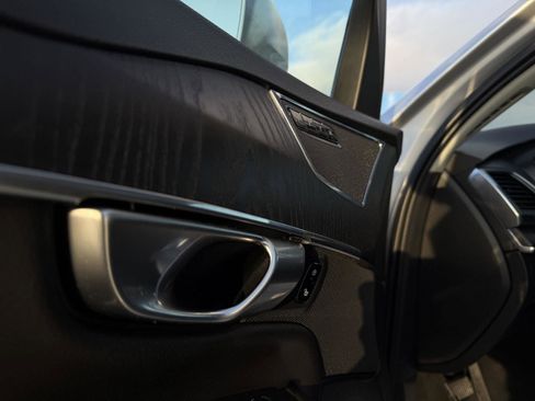 Used 2020 Volvo XC90 T6 Momentum image 15