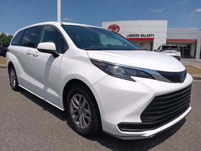 Used 2025 Toyota Sienna LE