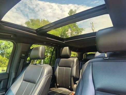 Used 2020 Ford Expedition XLT w/ Equipment Group 202A AWD/4WD image 17