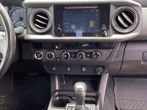 Used 2016 Toyota Tacoma TRD Off-Road AWD/4WD image 19