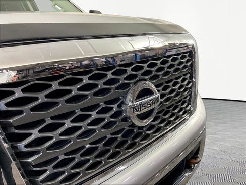 Used 2018 Nissan Titan SV w/ SV Convenience Package AWD/4WD image 33