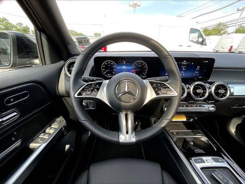 Used 2026 Mercedes-Benz GLB 250 4MATIC image 10