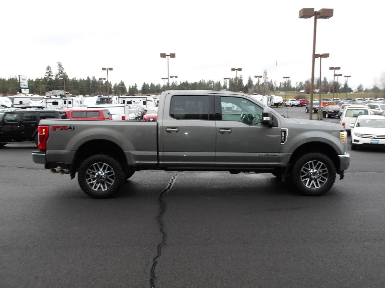 Used 2019 Ford F350 Lariat w/ Lariat Ultimate Package AWD/4WD image 3