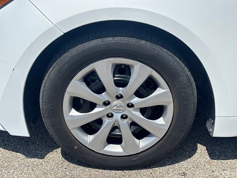 Used 2025 Toyota Corolla LE FWD image 14