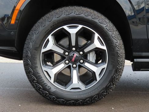 Certified 2025 GMC Yukon AT4 w/ AT4 Premium Package AWD/4WD image 14