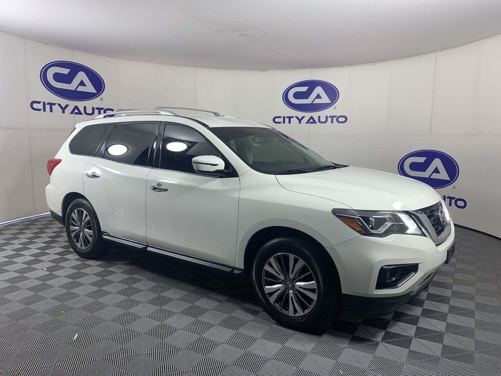 Used 2019 Nissan Pathfinder SV w/ Cargo Package FWD image 1
