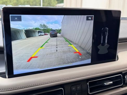 Used 2022 Lincoln Nautilus FWD w/ Premium Package image 6