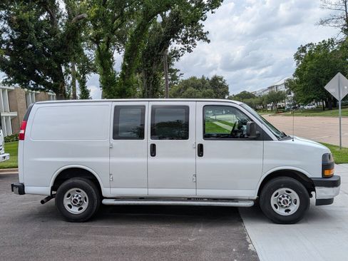 Used 2024 GMC Savana 2500 w/ Driver Convenience Package RWD image 4