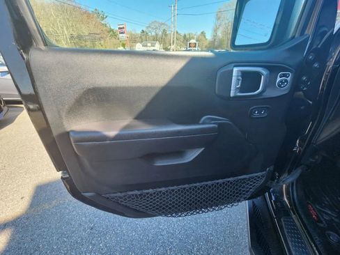 Used 2018 Jeep Wrangler Unlimited Sport S AWD/4WD image 10