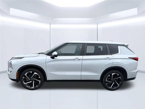 Used 2022 Mitsubishi Outlander SE AWD/4WD image 2