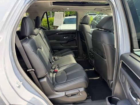 Used 2024 Honda Pilot Touring image 18
