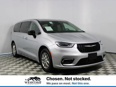 Used 2024 Chrysler Pacifica Touring-L