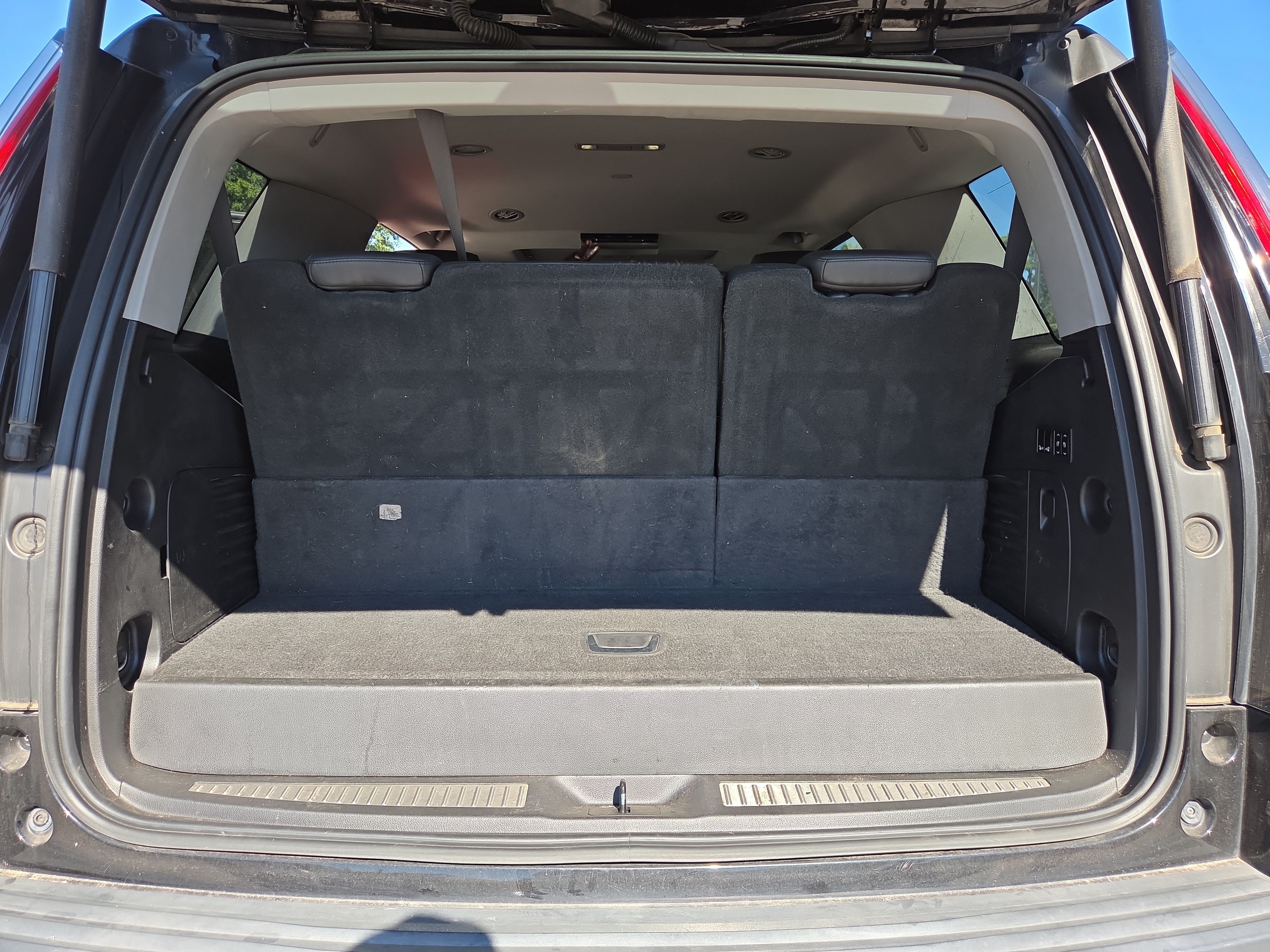 Used 2018 Cadillac Escalade Premium Luxury AWD/4WD image 15