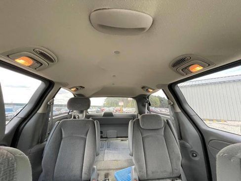 Used 2005 Chrysler Town & Country Touring FWD image 30