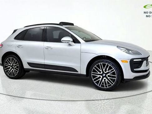 Used 2024 Porsche Macan AWD/4WD image 1