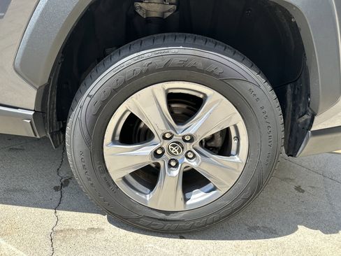 Used 2022 Toyota RAV4 LE AWD/4WD image 33