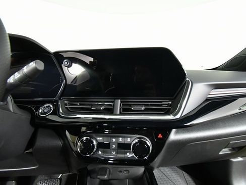 New 2025 Chevrolet Trax RS image 4