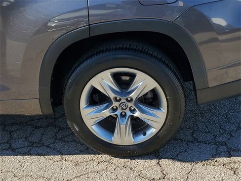 Used 2016 Toyota Highlander Limited image 8