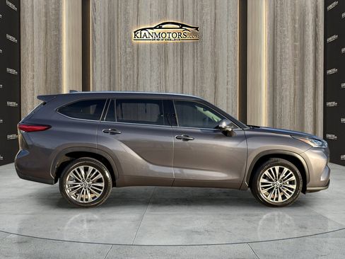 Used 2021 Toyota Highlander Platinum image 8